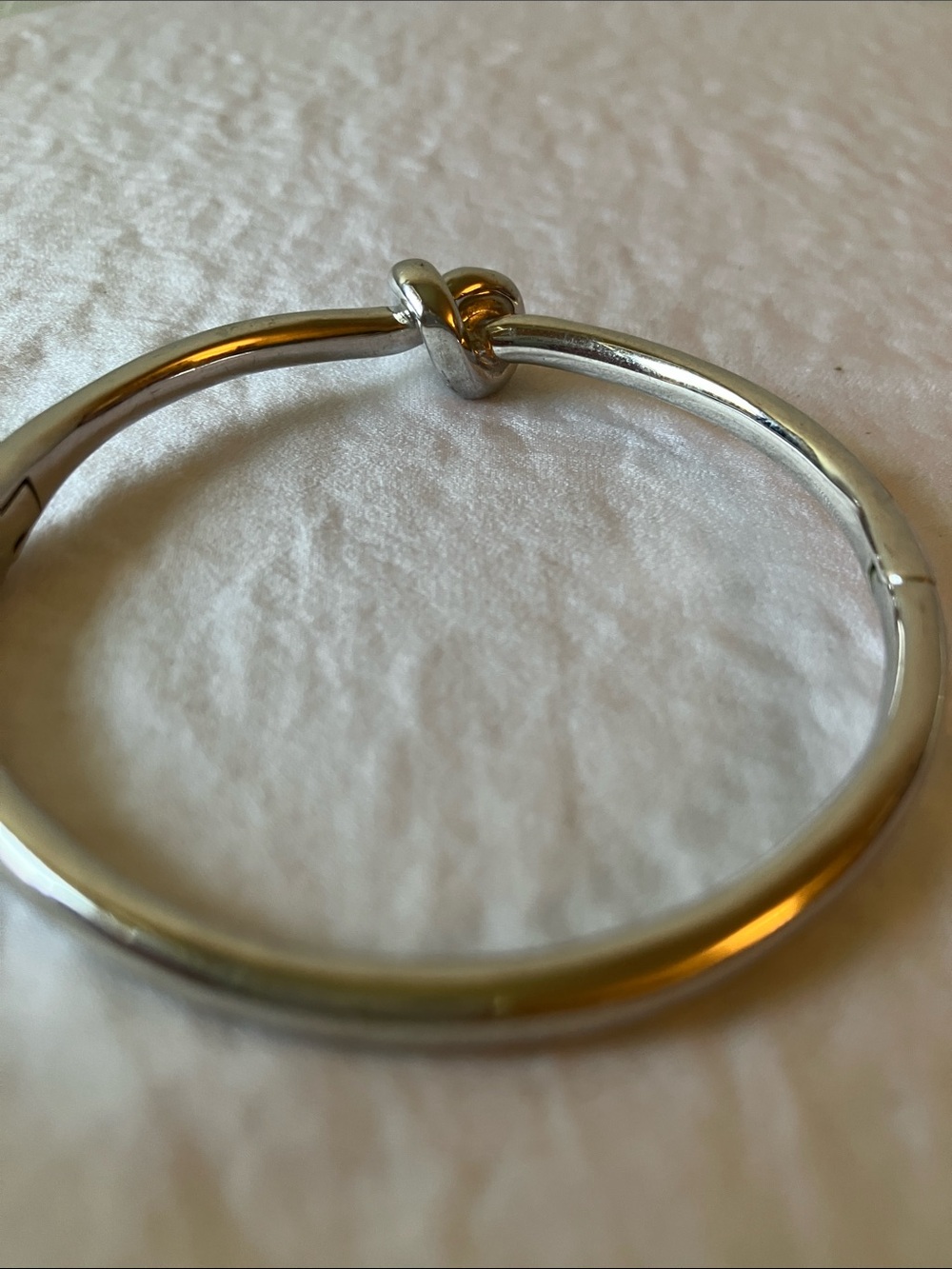 Kate Spade: Silver Tone Sailor’s Knot Hinge Bracelet/Bangle - Picture 7 of 8